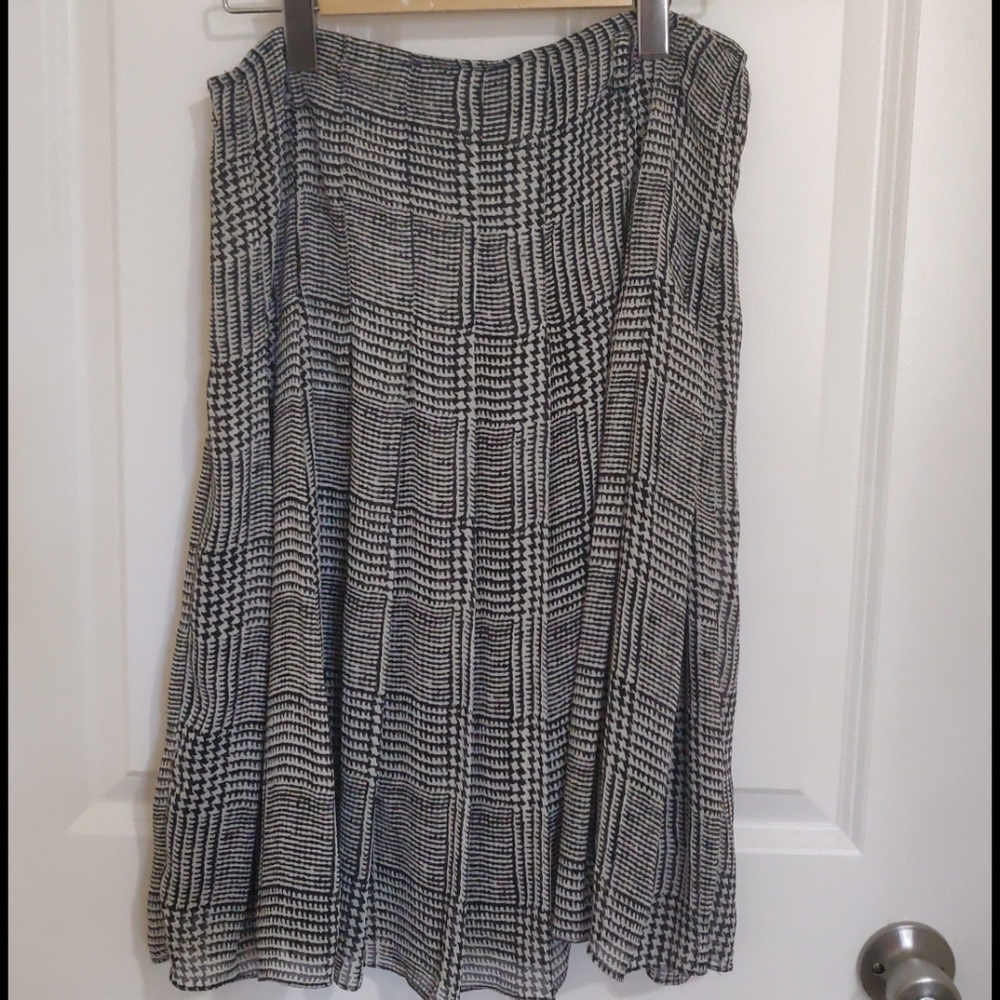 Silky pleated skirt